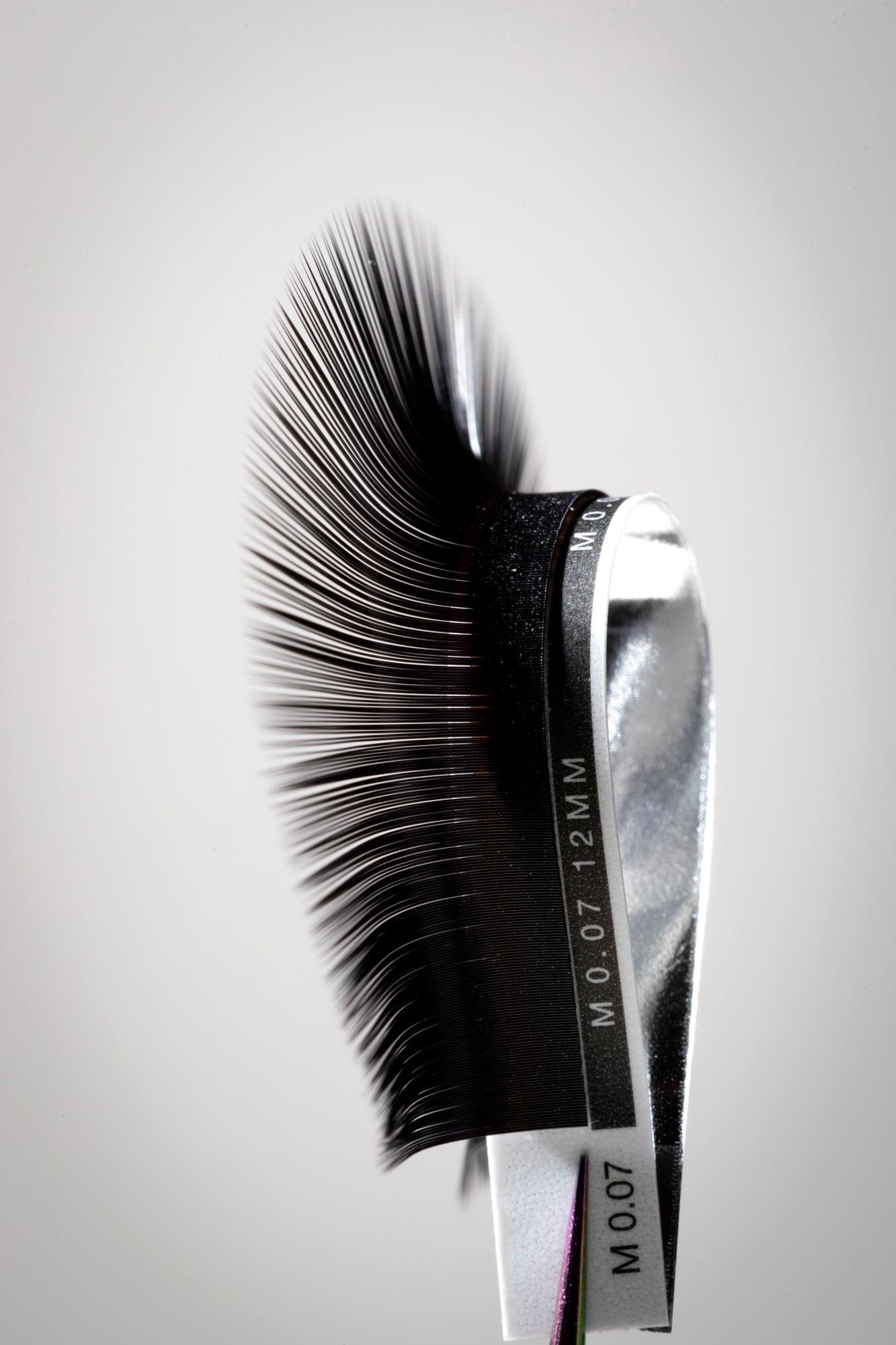 Extensions de cils Volume Russe - Fucking Curl M - BLACK 0,07 - Madame Rebecca